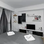 11 Steps Apartment